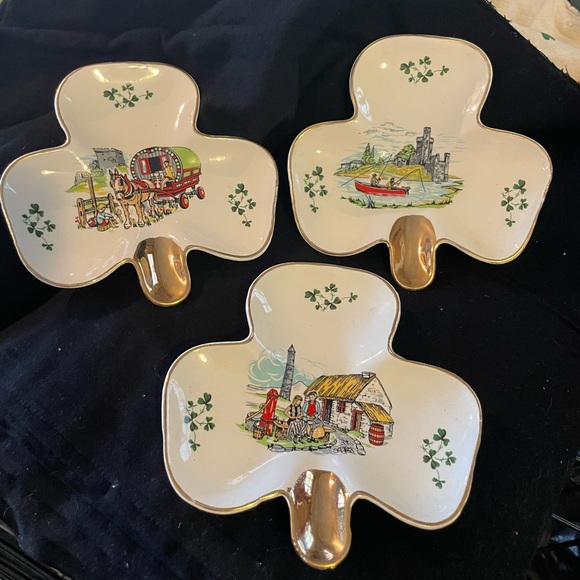 Carrigaline Pottery - 3 Vintage Shamrock Shaped Ashtrays With Gold Leafing; - Picture 1 of 5
